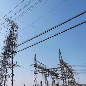 変電所の鉄塔 鉄塔,送電線,電線の写真素材