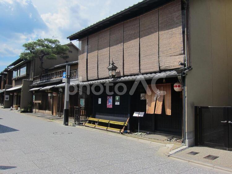 京都最古　第一の遊里と言われた「上七軒」の現在の町並み　その四 上七軒,京都,お茶屋の写真素材