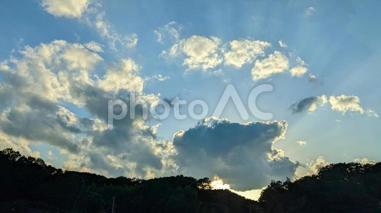 雨上がりの夕暮れ 雨上がり,光,夕暮れの写真素材