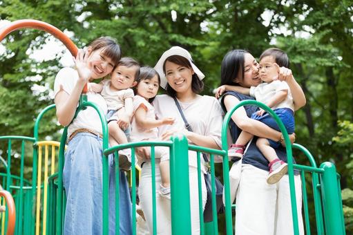 ママ友 母親 育児 ママ友 母親 育児 ママ友,公園,女性の写真素材