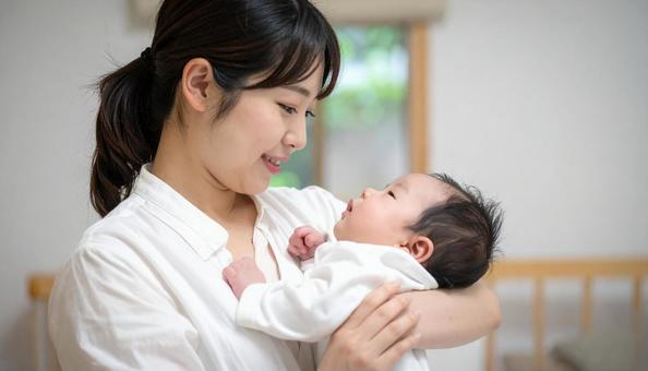 日本人のお母さんと子供　赤ちゃんと母親の写真