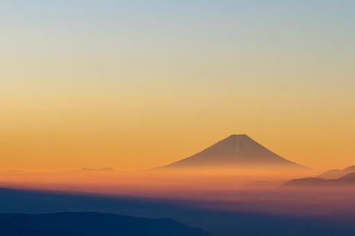 年賀状_富士山と朝焼けの空 年賀状_富士山と朝焼けの空の写真