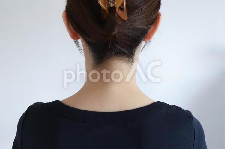 女性の後ろ姿　うなじ うなじ,後ろ姿,首の写真素材