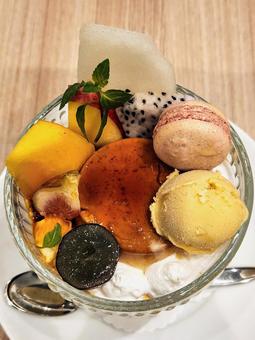 秋のプリンアラモード2(上から) 秋のプリンアラモード2(上から) デザート,ドルチェ,プリンアラモードの写真素材