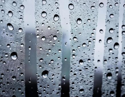 雨の日の窓ガラスと水滴2 雨の日の窓ガラスと水滴2の写真