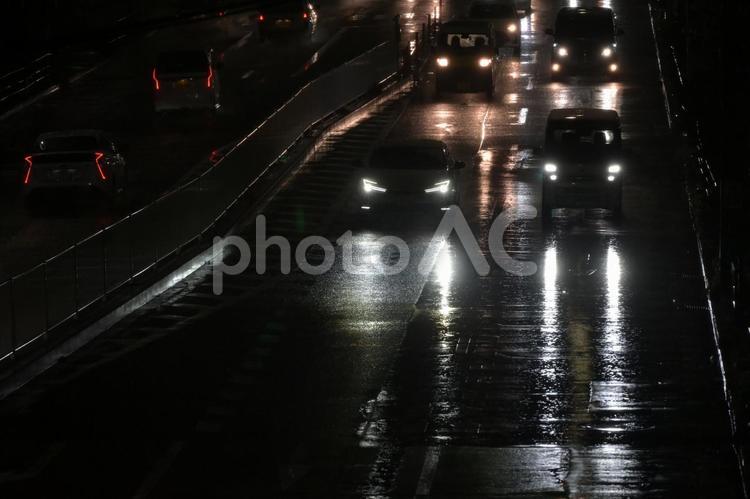 車道の雨音... 雨,夜,雨の夜の写真素材