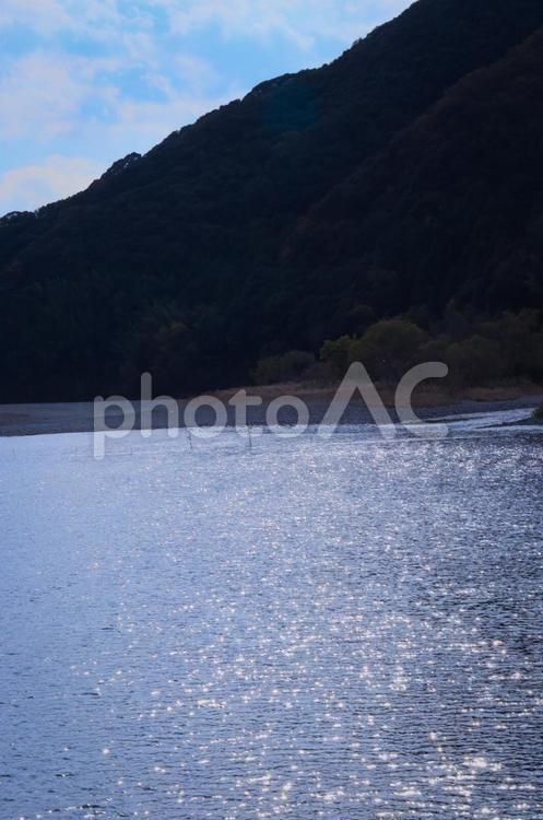 夕陽に照らされる四万十川 川,自然,河川の写真素材