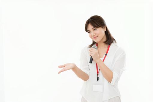 若い女性 会議 講演会 マイク 説明 若い女性 会議 講演会 マイク 説明 女性,セミナー,人物の写真素材