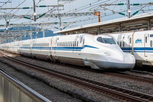 駅を通過する東海道山陽新幹線N700S 東海道,山陽,新幹線の写真素材