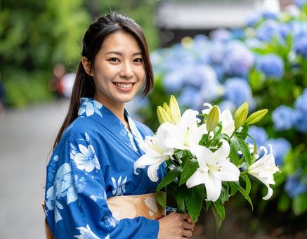 6月の誕生花・百合の彼女の浴衣姿 6月の誕生花・百合の彼女の浴衣姿の写真