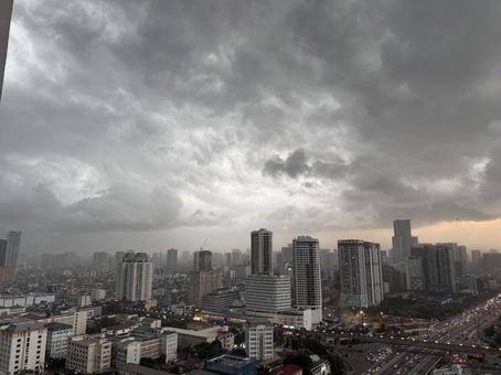 遠くの豪雨が見える雨空 遠くの豪雨が見える雨空の写真