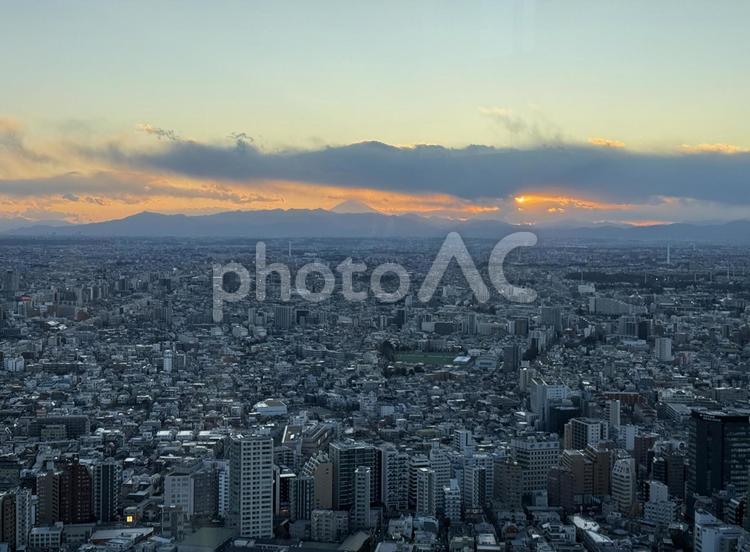 東京都庁から東京の街並みを見下ろす サンセット,銀座,新橋の写真素材
