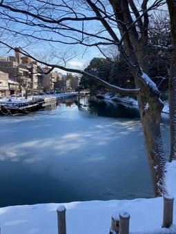 雪 雪 冬,凍った湖,雪景色の写真素材