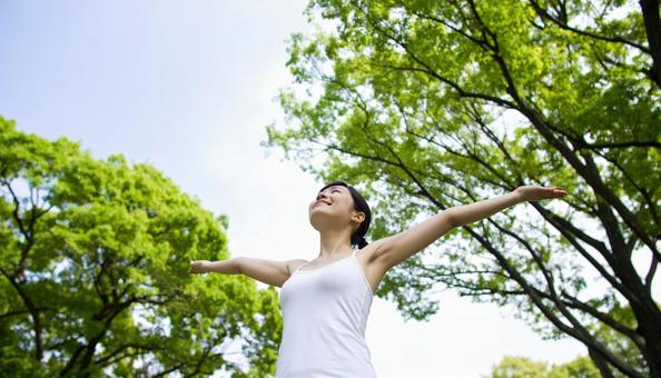 健康的な女性深呼吸 健康的な女性深呼吸の写真