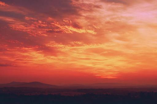 茜に染まる秋の夕空 茜に染まる秋の夕空の写真