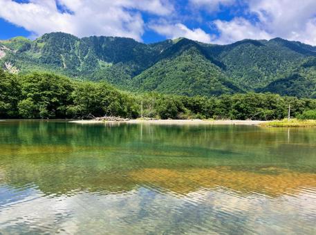 真夏の上高地大正池 真夏の上高地大正池の写真