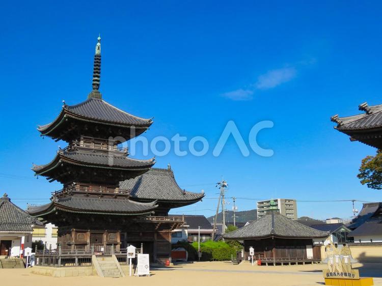 青空と岡山西大寺 三重塔 西大寺,三重塔,寺社仏閣の写真素材