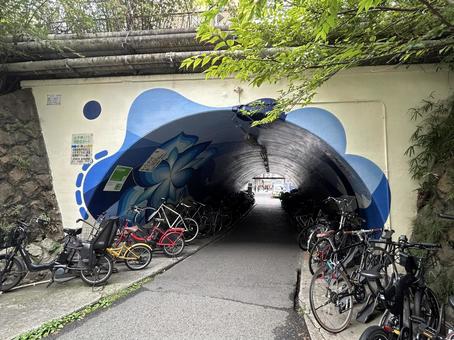 渋谷 高架下の駐輪場 渋谷 高架下の駐輪場の写真