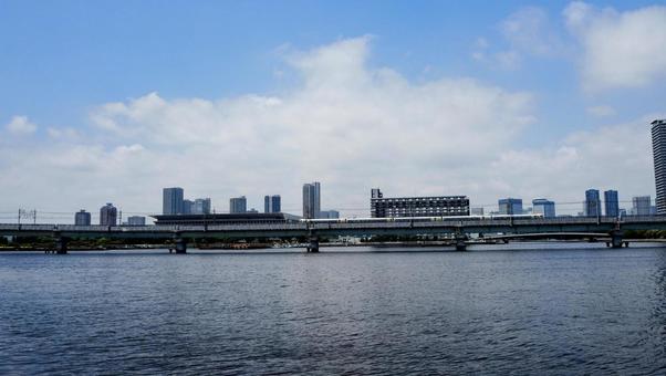 夢の島公園からの眺め・京葉線高架・江東区 夢の島公園からの眺め・京葉線高架・江東区の写真