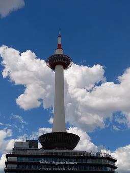 京都タワー 京都タワー 京都府,京都市,京都駅の写真素材