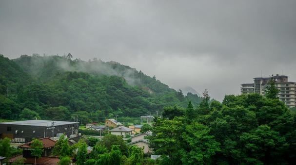霧が立ち込める緑豊かな秋保の風景 霧が立ち込める緑豊かな秋保の風景 山里,風景,田舎の写真素材