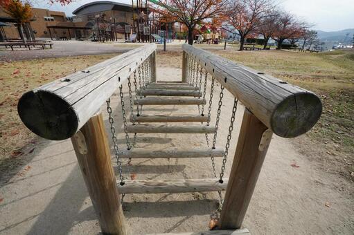 公園の吊り橋型遊具2 吊り橋型遊具,アスレチック遊具,アスレチックの写真素材