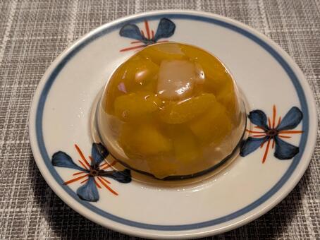 小雪過ぎの木曜日の3時のおやつのゼリー フルーツゼリー,水菓子,デザートの写真素材