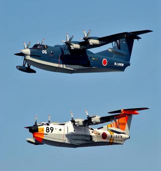 新旧飛行艇の編隊飛行 新旧飛行艇の編隊飛行 飛行艇,救難機,海上自衛隊の写真素材