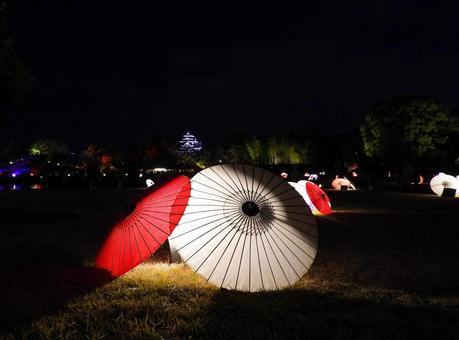 ライトアップされた和傘〜岡山後楽園 ライトアップされた和傘〜岡山後楽園の写真