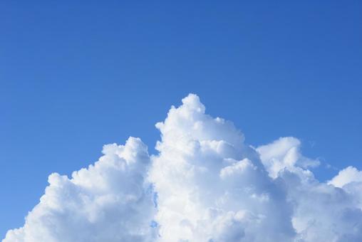 <夏のイメージ>青空と入道雲 <夏のイメージ>青空と入道雲の写真