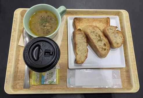 豆スープとパンの朝食 食べ物,豆スープ,パンの写真素材