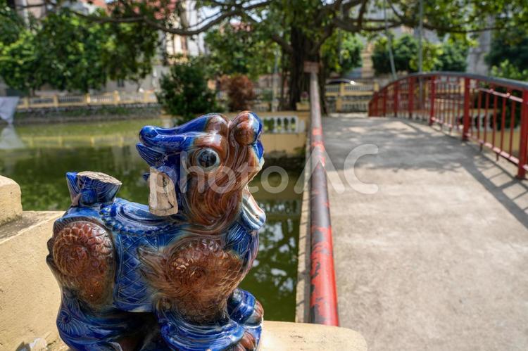 【ベトナム】神社を参拝する ベトナム,ハノイ,ローカルの写真素材