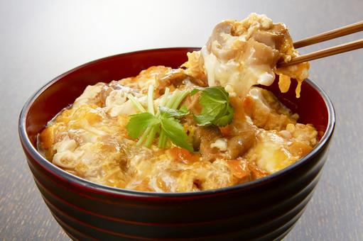 ふんわり卵のとろ〜り親子丼 ふんわり卵のとろ〜り親子丼 親子丼,丼,はしあげの写真素材