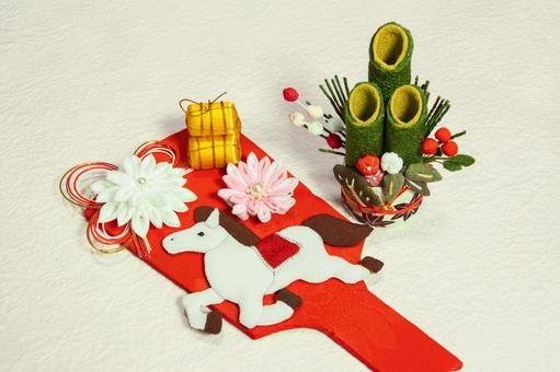 ちりめん細工の午年年賀状背景背景 午年,年賀状,白馬の写真素材
