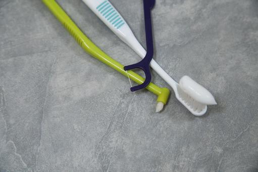 虫歯予防 歯ブラシと歯間ブラシ 虫歯予防 歯ブラシと歯間ブラシ 歯ブラシ,歯間ブラシ,デンタルフロスの写真素材