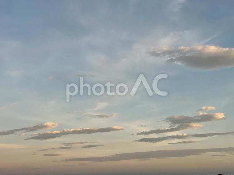 夕暮れ時の空 空,自然,雲の写真素材