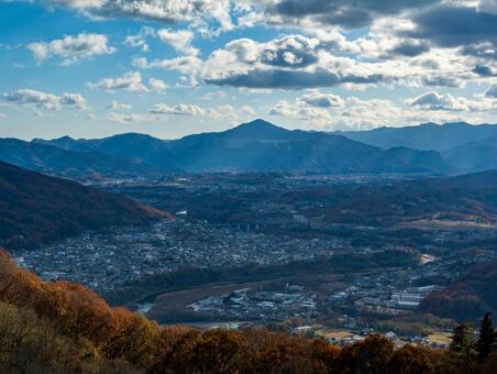 宝登山山頂から望む武甲山 長瀞,紅葉,風景の写真素材