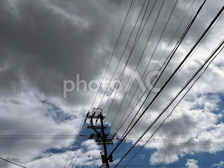 曇り空とたくさんの電線 曇り空,電線,たくさんの写真素材