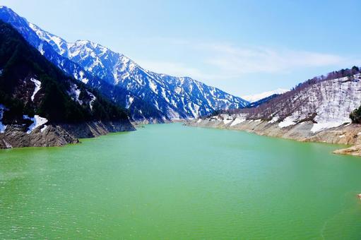 黒部ダムからの景色 黒部ダムからの景色 黒四ダム,エメラルドグリーン,富山の写真素材