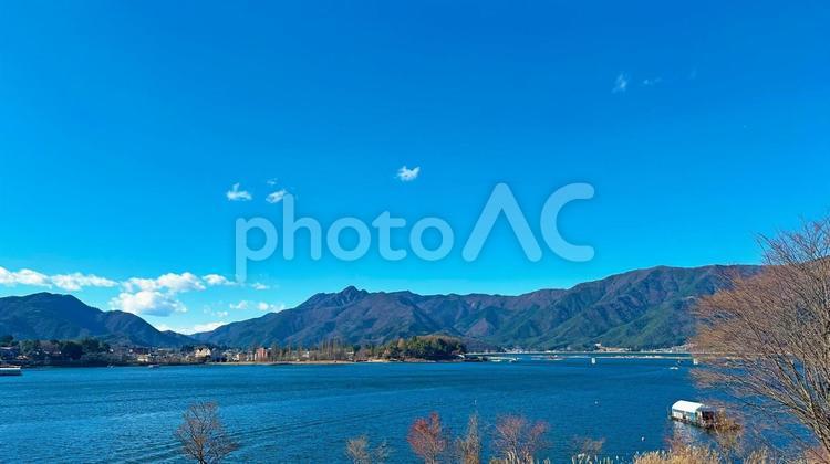 晴天と河口湖　山梨県富士河口湖町 湖,山梨県,富士河口湖町の写真素材