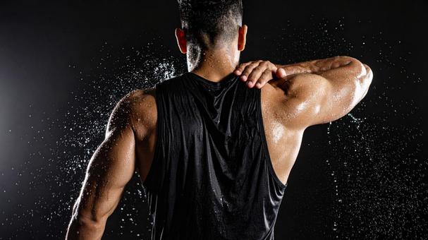 水しぶきと男性03の写真