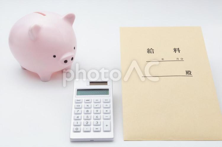 給料袋と貯金箱と電卓 お金,家計,節約の写真素材