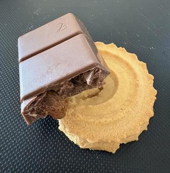 チョコレートとクッキーのおやつタイム おやつタイム,お菓子,コーヒータイムの写真素材