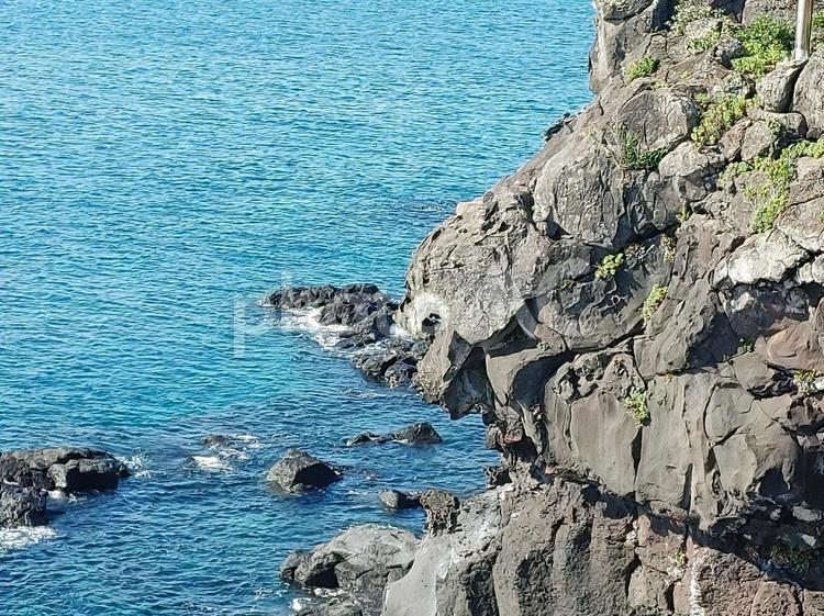 済州島の奇岩　虎頭岩と乳頭岩 済州島,奇岩,クンオンの写真素材