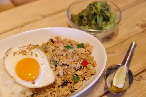 ガパオ・タイ料理 ガパオ・タイ料理 ガパオ,タイ料理,昼食の写真素材