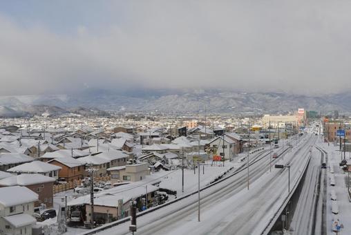 冬の福島市街① 道路,道,街並みの写真素材