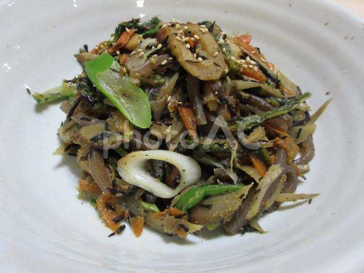ヒジキとごぼうの炒め煮　05 ヒジキとごぼうの炒め煮,おかず,惣菜の写真素材