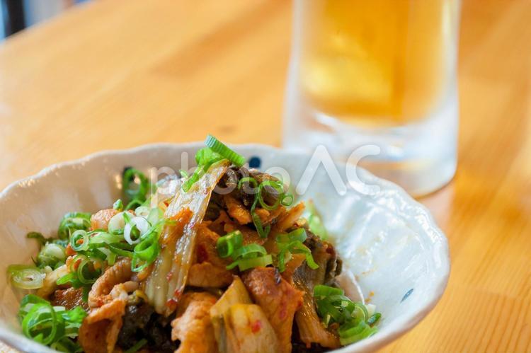 生ビールと豚キムチ炒め 豚キムチ,豚キムチ炒め,キムチの写真素材