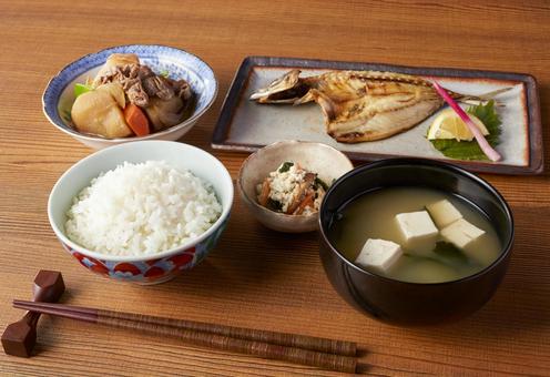 アジの干物の和定食 アジの干物の和定食の写真