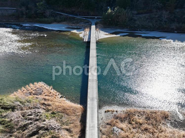 高知県越知町　上空から見た片岡沈下橋 片岡沈下橋,沈下橋,橋の写真素材